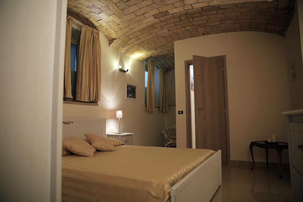 74 Crescenzio House Hotel Rome Room photo